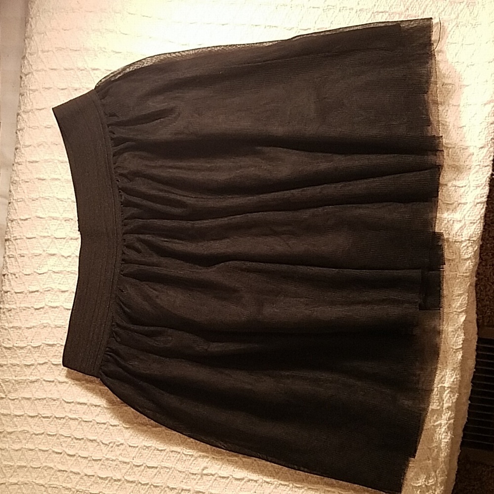 H&M Black Tulle lined skirt.